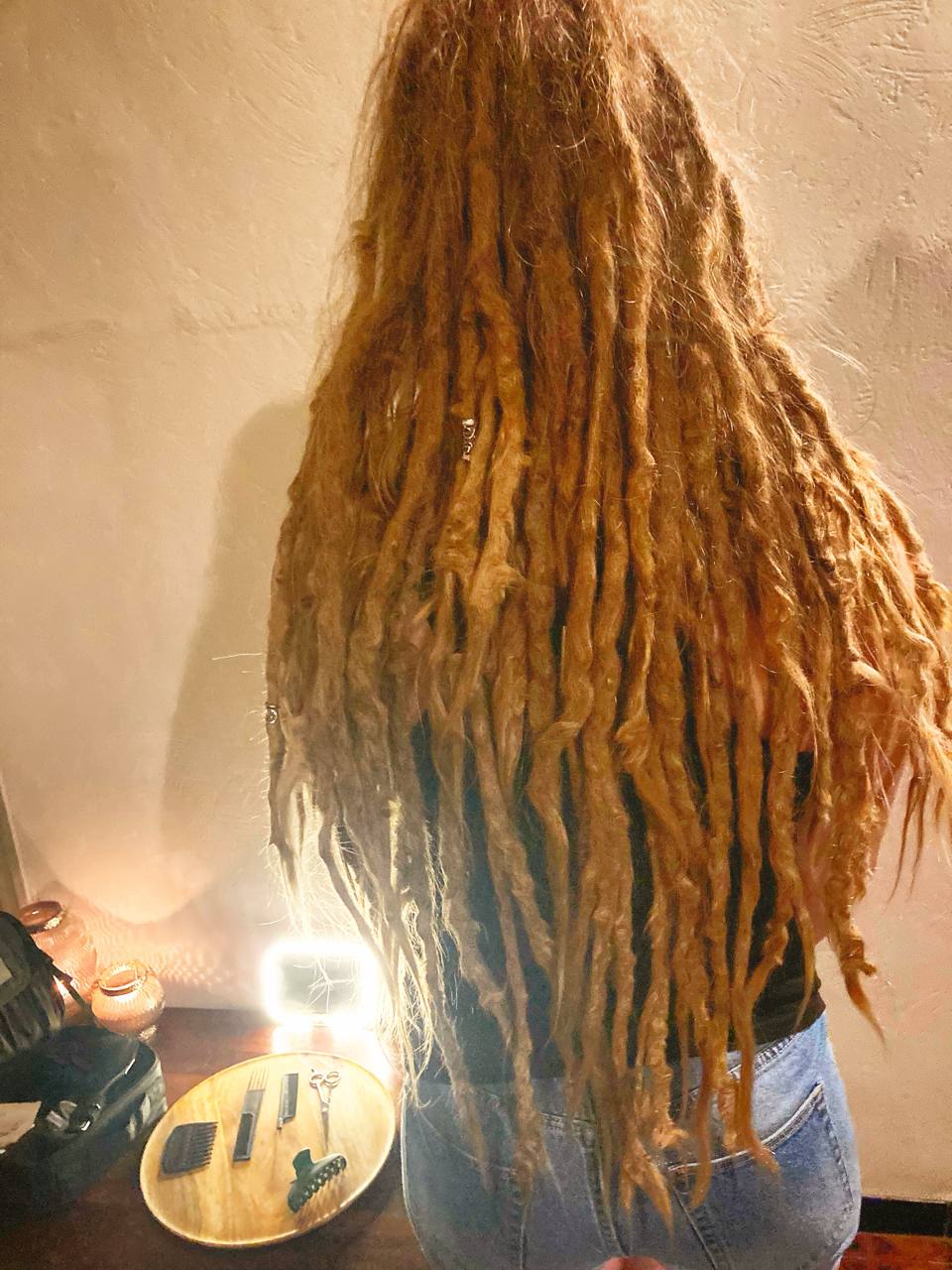 Natuurlijke blonde dreadlocks gezet door DreamLocks by Bob in West-Vlaanderen